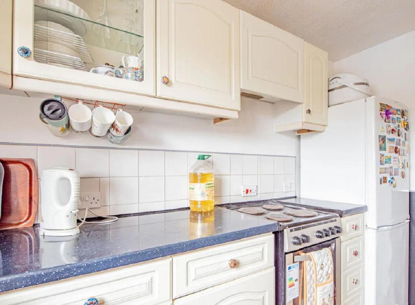 Home Away Home Near Heathrow Airport Cowley  Dış mekan fotoğraf