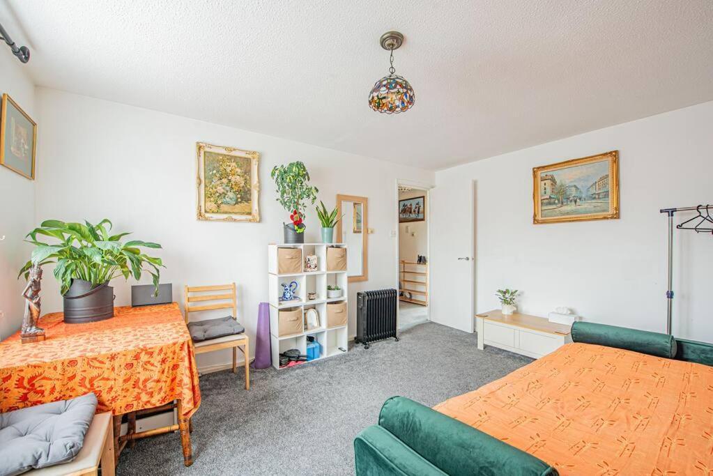 Home Away Home Near Heathrow Airport Cowley  Dış mekan fotoğraf